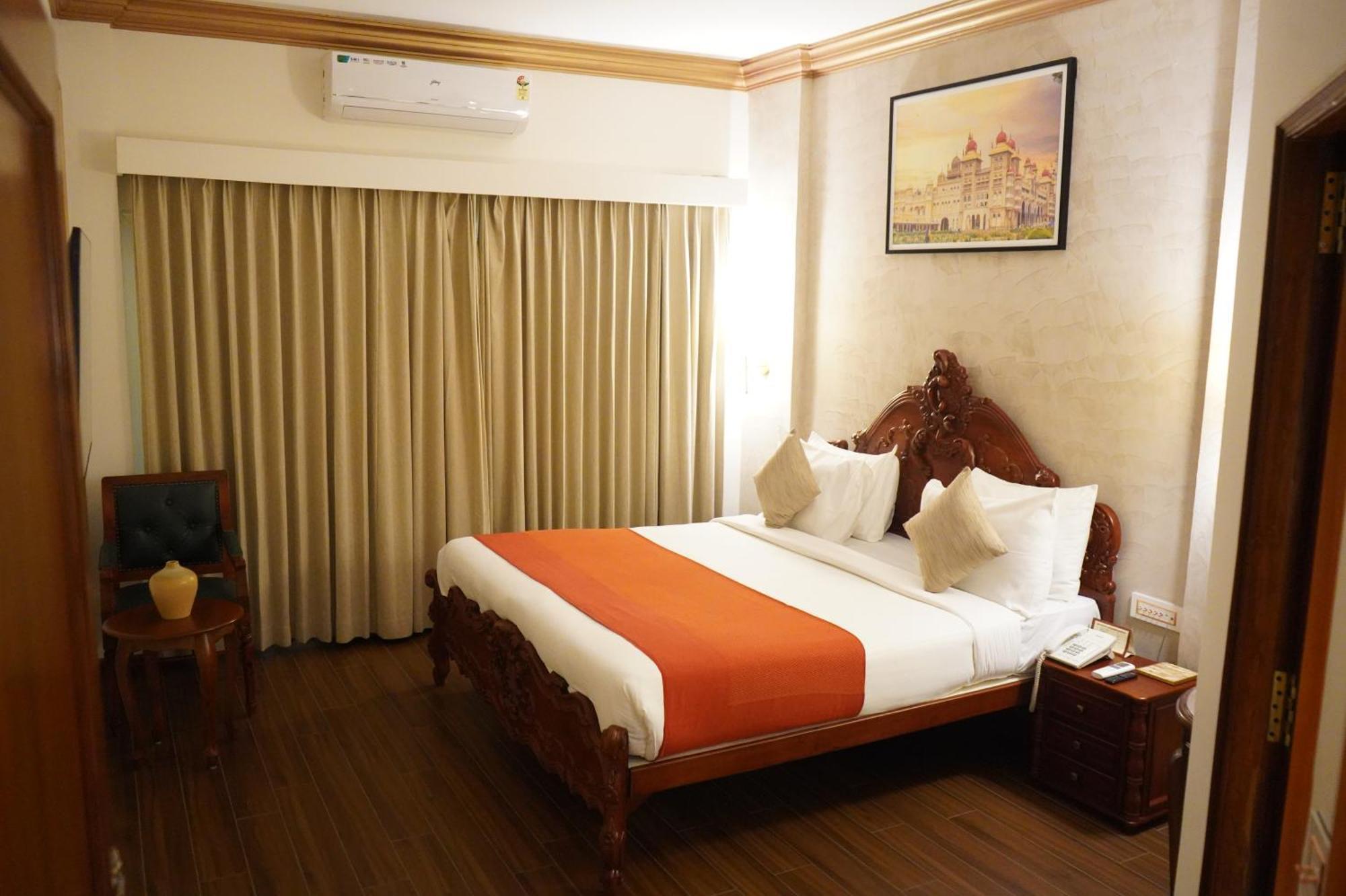 Nalapad'S Hotel Bangalore International Eksteriør bilde