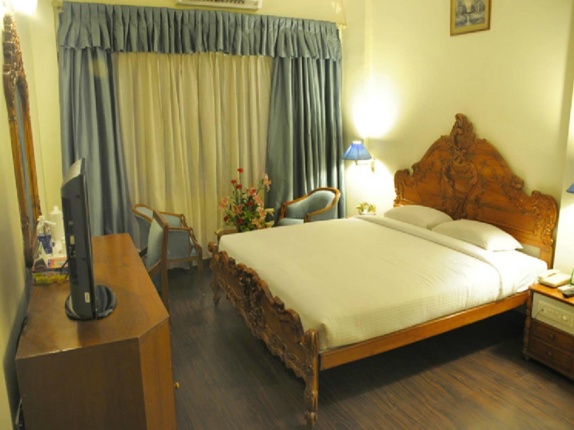 Nalapad'S Hotel Bangalore International Eksteriør bilde